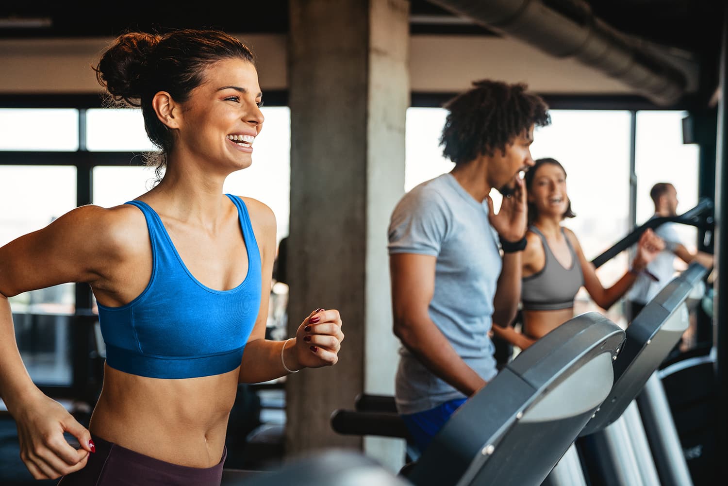 Illustration of how AI and automation strategies for fitness business help in gym’s growth and member retention.