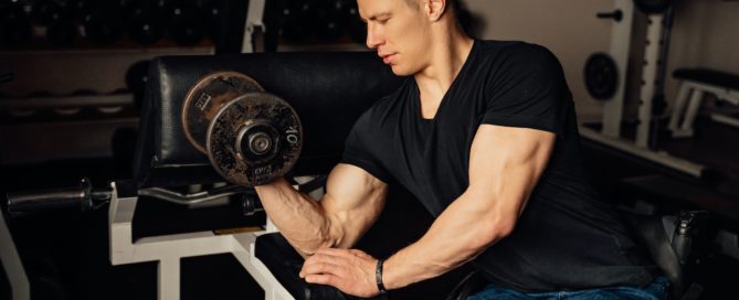 Athlete in wheelchair doing a bicep curl