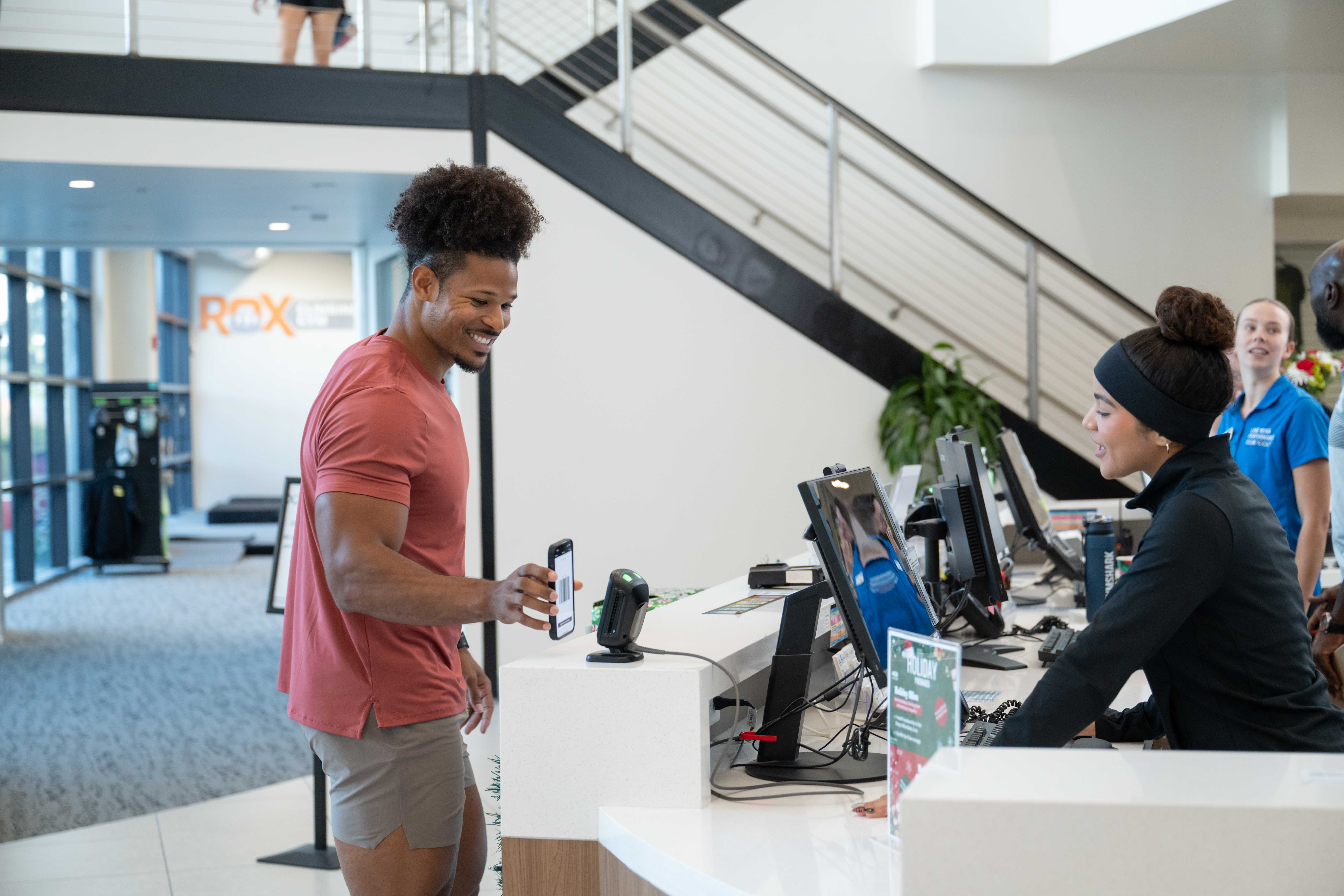 DAXKO-108 Trainer using fitness studio management software at a boutique fitness studio