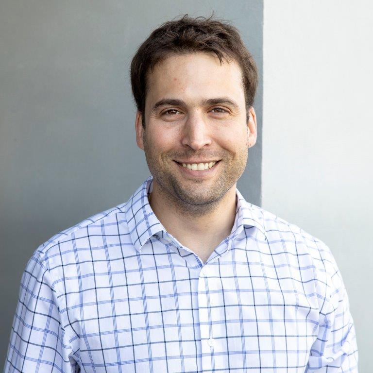 Karl Koutroupas – Headshot